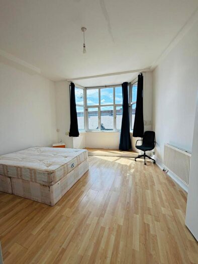 Flat To Rent In High Road Leytonstone, London, E11