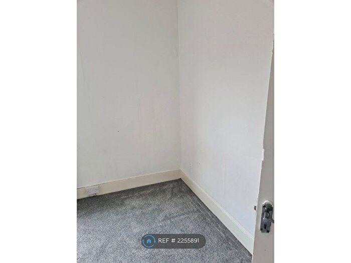 2 Bedroom Flat To Rent In Edinburgh Road, London, E17
