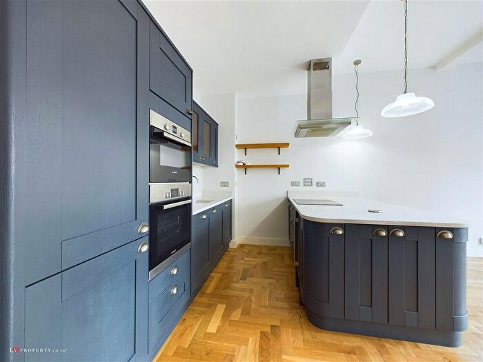 2 Bedroom Flat For Sale In Great Charles Street Queensway, Birmingham, West Midlands, B3