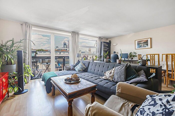 2 Bedroom Flat For Sale In Florin Court, Tanner Street, London, SE1