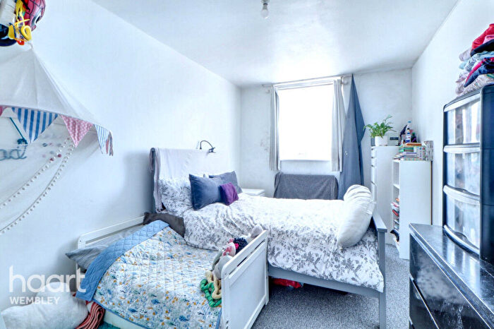 1 Bedroom Flat For Sale In Midwood Close, London, NW2