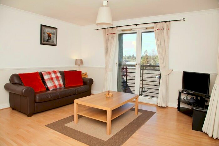 3 Bedroom Flat To Rent In Comely Bank, Edinburgh, EH4