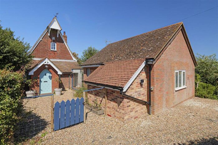 3 Bedroom Detached House For Sale In Old Mission Hall, Shottenden, CT4