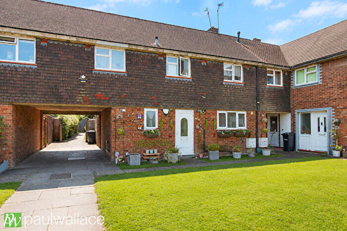 1 Bedroom Maisonette For Sale In Lakeside Road, West Cheshunt | ' South-Facing Garden, Private Entrance & Extended Lease, EN8