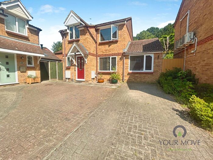 3 Bedroom Detached House For Sale In Woodbridge Drive, Maidstone, Kent, ME15