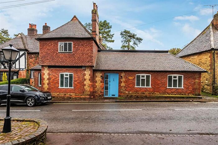 3 Bedroom Cottage To Rent In High Street, Limpsfield, RH8
