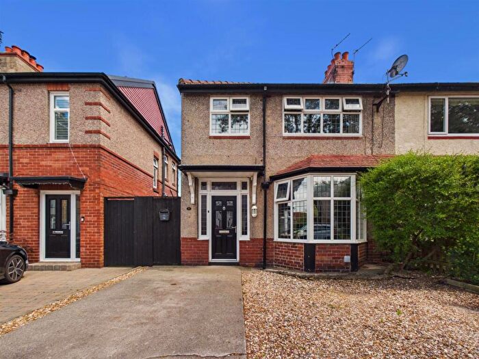 3 Bedroom Semi-Detached House For Sale In Lyndhurst Road, Monkseaton, NE25