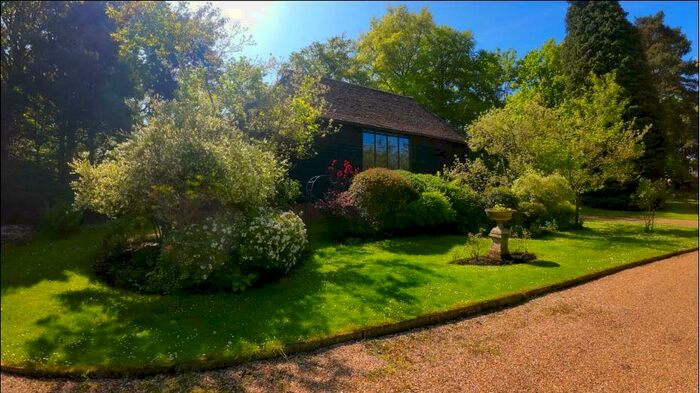 1 Bedroom Cottage To Rent In Cowshot Common, Brookwood, GU24