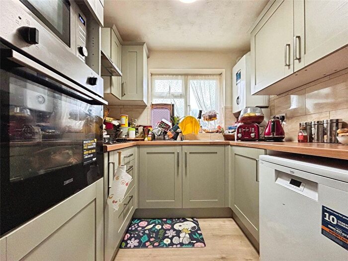 2 Bedroom Maisonette For Sale In Little Heath Road, Tilehurst, Reading, RG31 - Photo 5