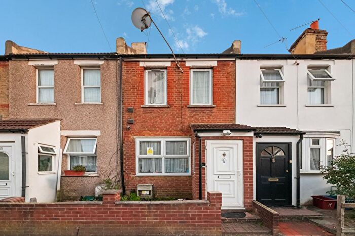 2 Bedroom Terraced House For Sale In Myrtle Road, Hounslow, TW3