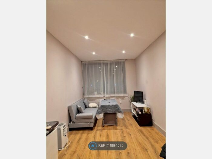 1 Bedroom Flat To Rent In Cube House, Stoke Mandeville, Aylesbury, HP22