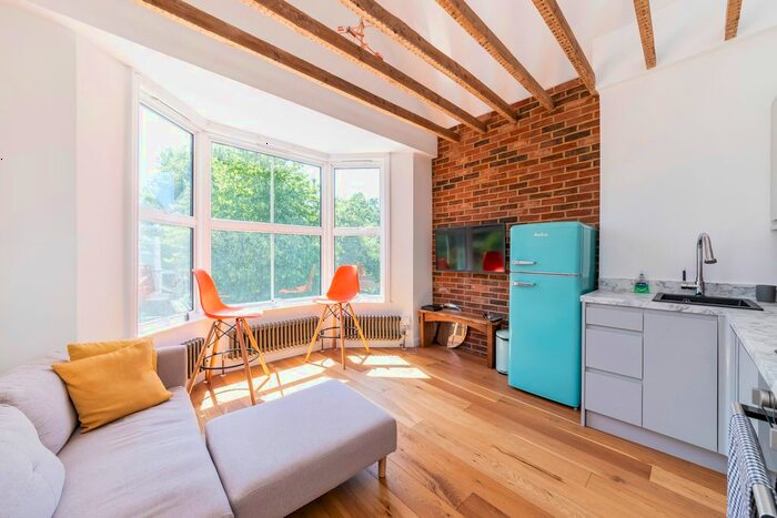 1 Bedroom Flat To Rent In Lynton Road, London, W3