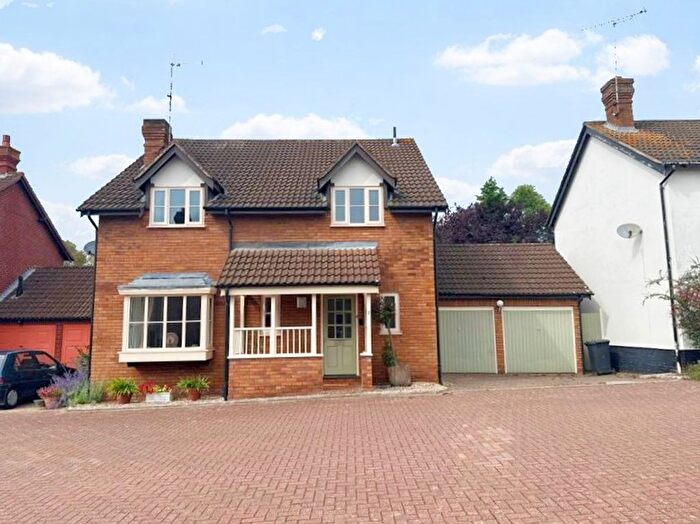 4 Bedroom Detached House For Sale In Carisbrooke Park, Leicester, LE2