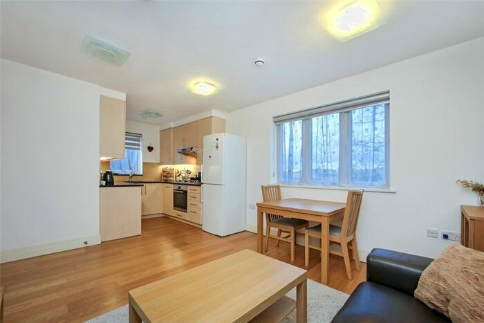 2 Bedroom Flat To Rent In Gunnersbury Crescent, London, W3
