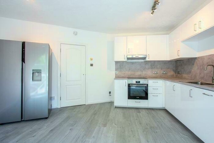 4 Bedroom Terraced House To Rent In Eleanor Close, Canada Water London, SE16