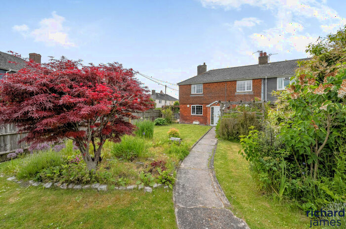 3 Bedroom Semi Detached House For Sale In Draycott Road, Chiseldon, Swindon, SN4