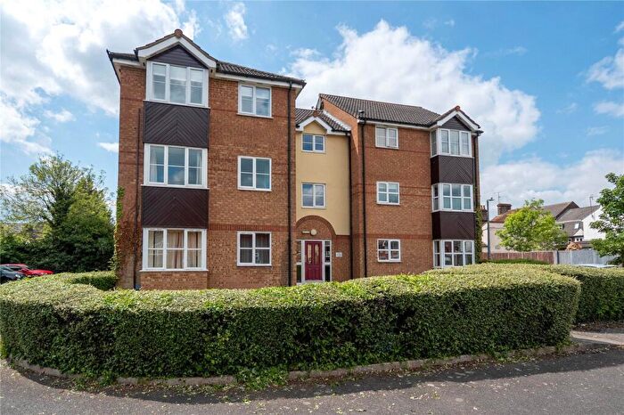 1 Bedroom Apartment For Sale In Falcon Close, Dunstable, Bedfordshire, LU6