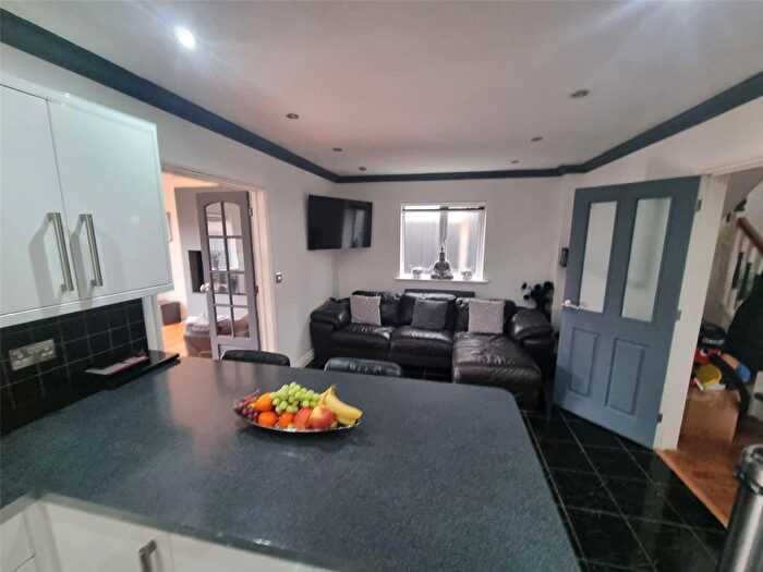 4 Bedroom Detached House For Sale In The Chase, Rayleigh, Essex, SS6