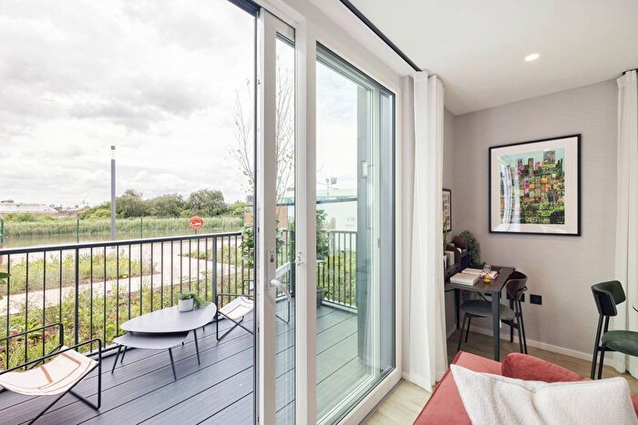 3 Bedroom Flat For Sale In Heron Wharf, Poplar, E14