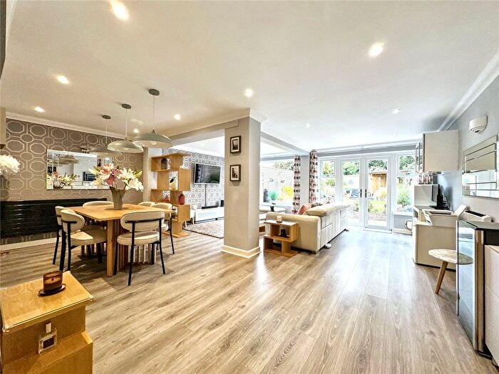 3 Bedroom Semi-detached House For Sale In Pump Lane, Rainham, Gillingham, Kent, ME8