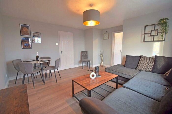 2 Bedroom Apartment To Rent In Lowestoft Drive, Slough, Berkshire, SL1