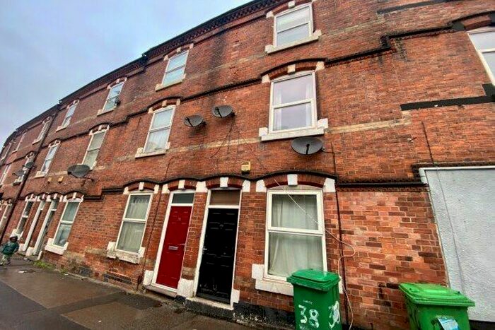 3 Bedroom Terraced House To Rent In Hartley Road, Nottingham, NG7