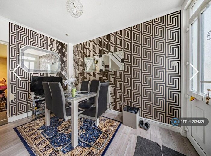 2 Bedroom Terraced House To Rent In Castle Road, Chatham, ME4