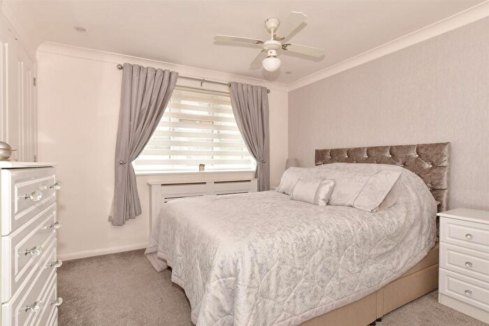 4 Bedroom Detached House For Sale In Spencer Close, Walderslade, Chatham, Kent, ME5