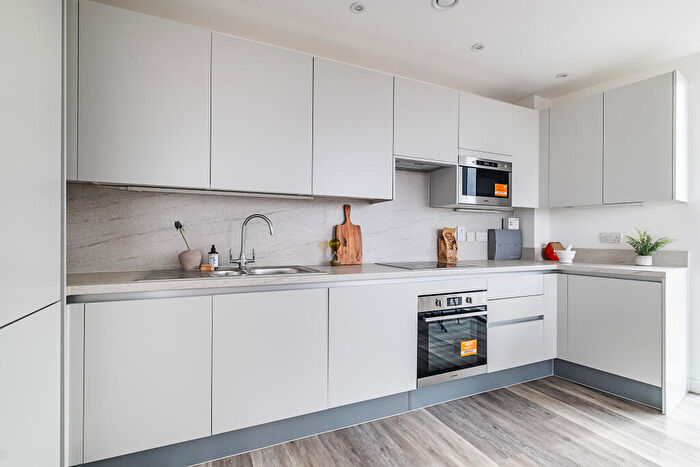 2 Bedroom Flat For Sale In Copeland Road, London, SE15
