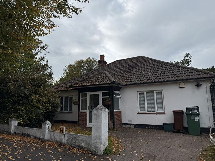 3 Bedroom Bungalow To Rent In The Manor Way, Wallington, SM6