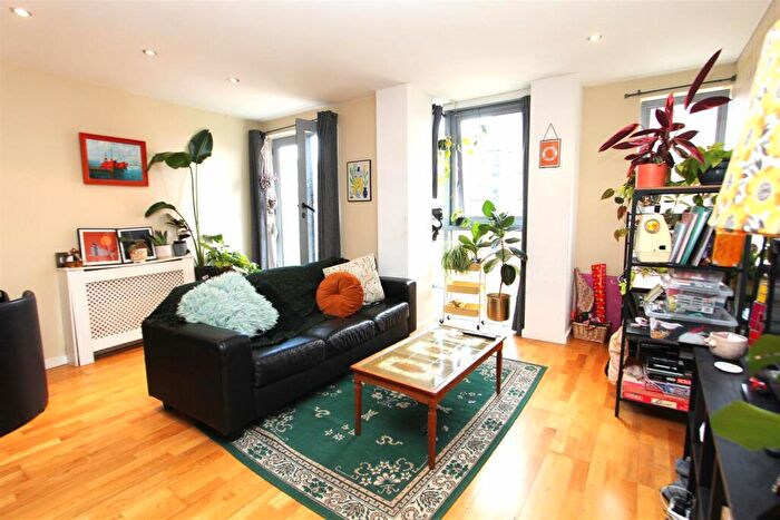 1 Bedroom Flat For Sale In Westray, City Island, LS12