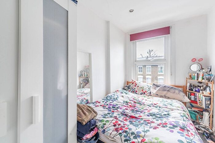 2 Bedroom Flat To Rent In Limes Grove, Lewisham, London, SE13