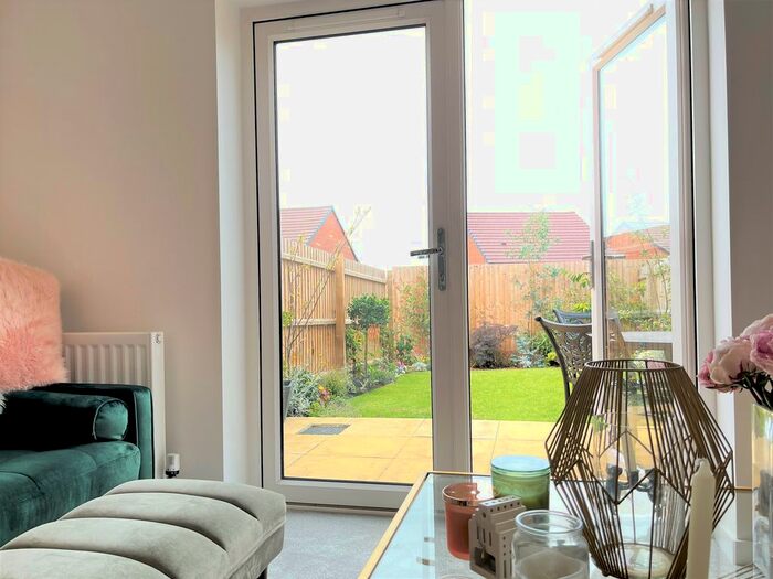 2 Bedroom Semi-Detached House For Sale In Roseacre Gardens, Warwick, CV34