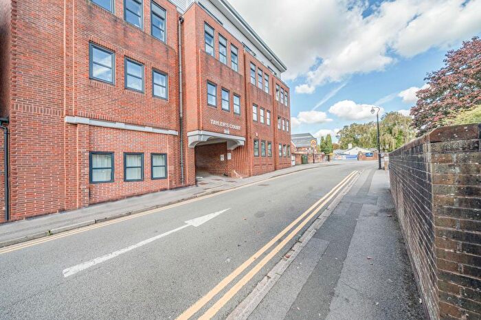 1 Bedroom Flat For Sale In Newbury, Berkshire, RG14