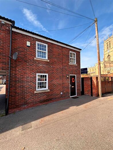 3 Bedroom Town House For Sale In Church Walk, Hatfield, Doncaster, DN7