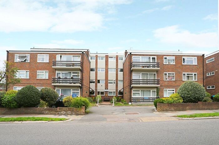 2 Bedroom Flat To Rent In High Beech, Eversley Park Road, N21