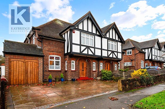 3 Bedroom Semi Detached House For Sale In Elmcroft Drive, Chessington, KT9