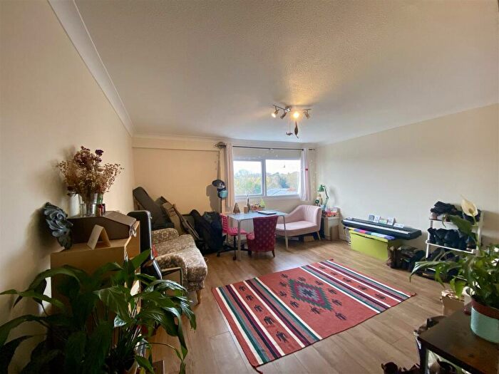 2 Bedroom Apartment To Rent In Alma Court, Bristol, BS8