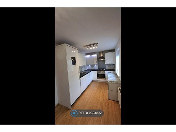 2 Bedroom Flat To Rent In Blake Court, Watford, WD24