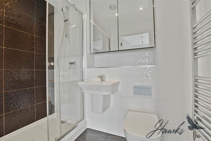 2 Bedroom Flat To Rent In Lakeside Drive, Park Royal, London, NW10