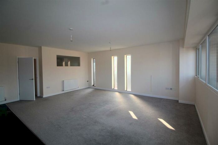 2 Bedroom Apartment To Rent In St Edmunds House, Rope Walk, Ipswich, IP4