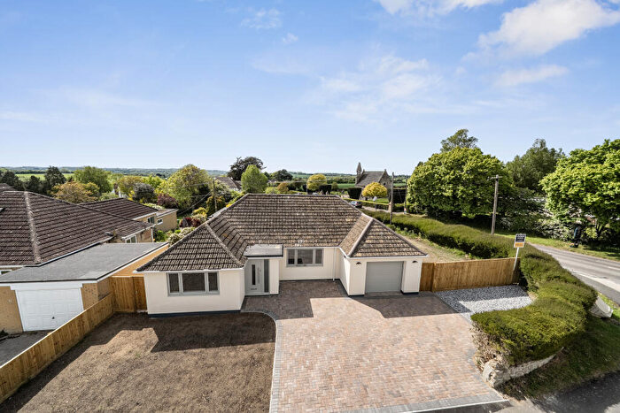 4 Bedroom Bungalow For Sale In Botany, Highworth, Swindon, SN6