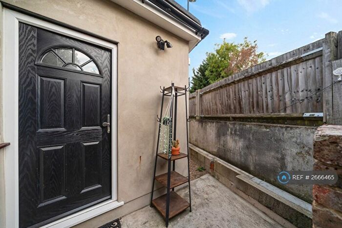 1 Bedroom Flat To Rent In Beckenham Hill Road, London, SE6