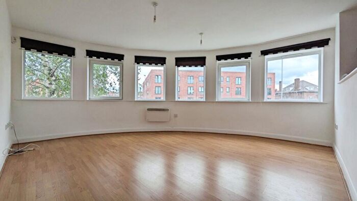 2 Bedroom Apartment To Rent In Old Church Court, Salford, M5