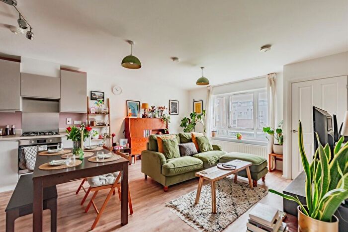2 Bedroom Apartment For Sale In Somerville Crescent, Redhill, RH1