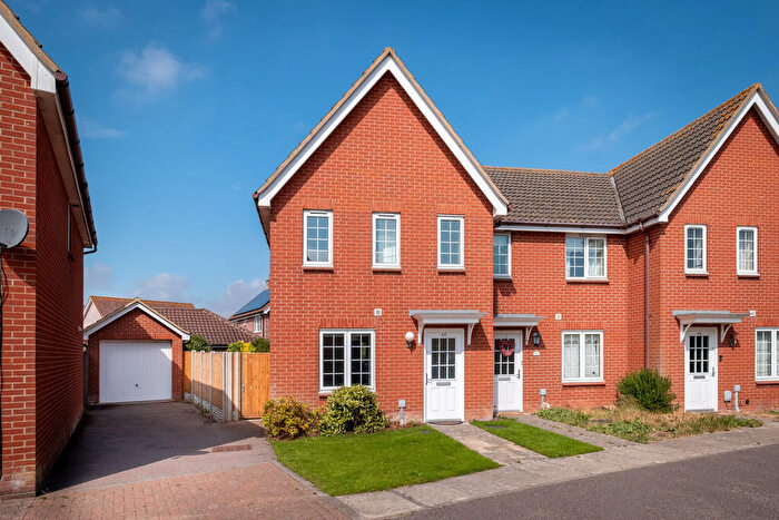 3 Bedroom Semi-Detached House For Sale In Salk Road, Gorleston, NR31