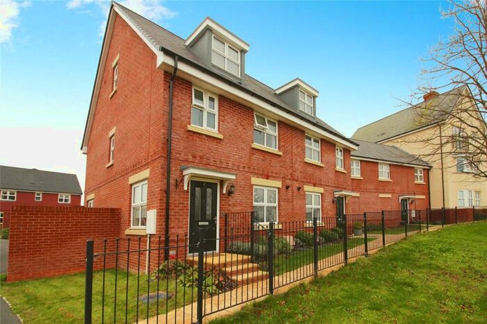 3 Bedroom Semi-Detached House To Rent In Hawthorn Avenue, Andover, Hampshire, SP11