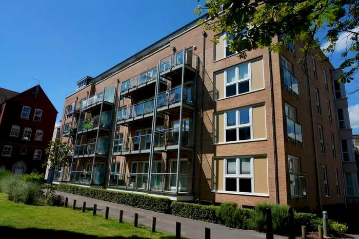 2 Bedroom Apartment To Rent In James Weld Close Southampton, SO15