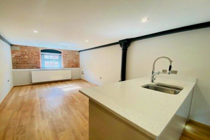 2 Bedroom Flat To Rent In Cairns Close, Lichfield, WS14