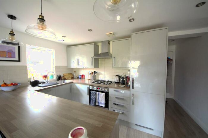 2 Bedroom Flat To Rent In Fortis Green, East Finchley, N2